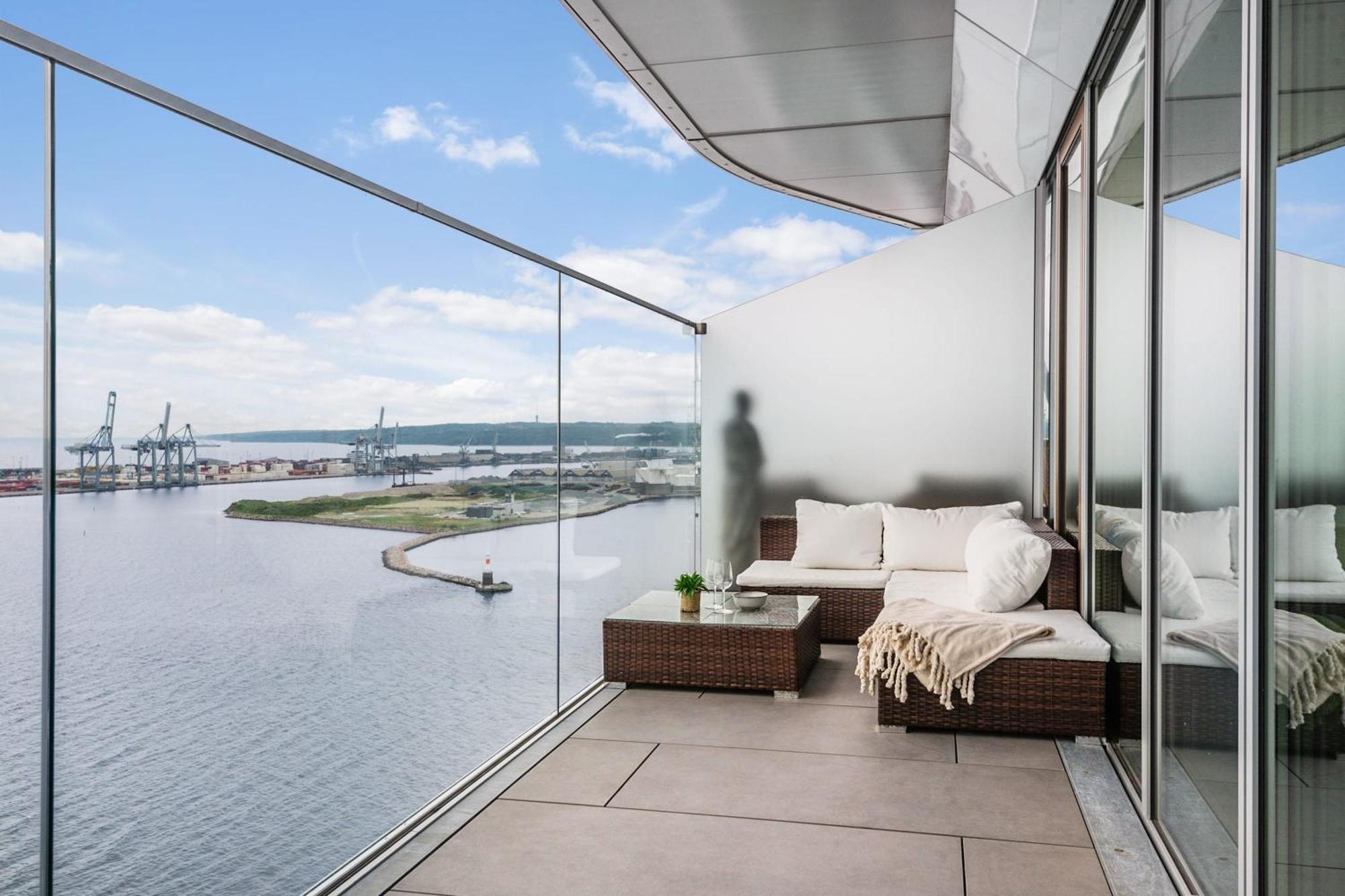 Endless Ocean Views With Private Balcony Lägenhet Århus Exteriör bild